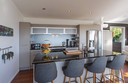 Stoke House | Black Vista
