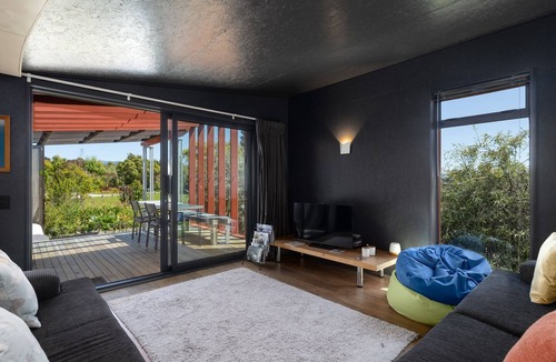 Tasman House | Black Wing Apartment close to the Abel Tasman