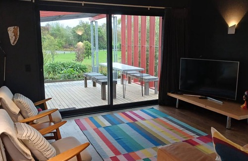 Tasman House | Black Wing Apartment close to the Abel Tasman