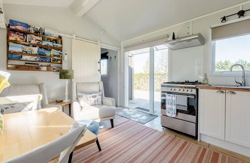 Lincoln Cottage | Blackbird Cottage-Country Comfort, Birdsong & Pigs