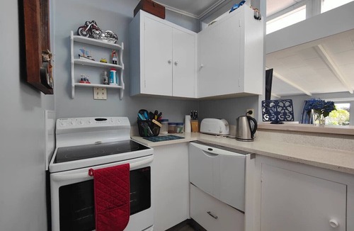 Te Anau House | Blue Bach in the Loop