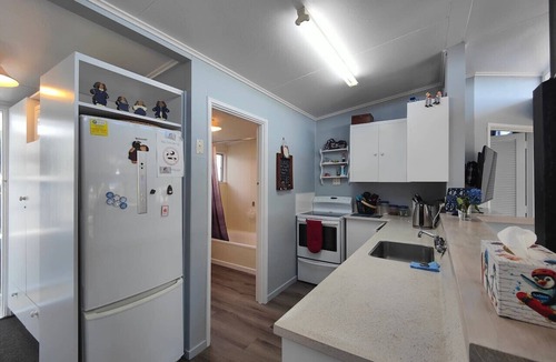 Te Anau House | Blue Bach in the Loop