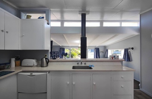Te Anau House | Blue Bach in the Loop