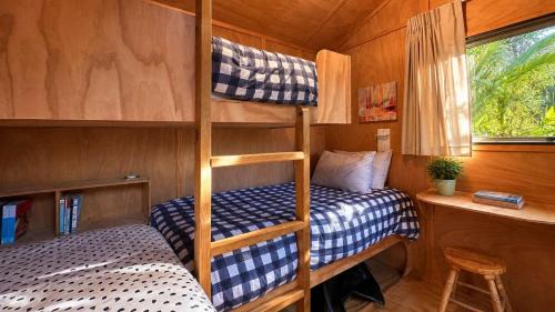 Surfdale House | Bluebelle - Stay Waiheke