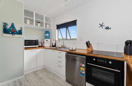 Mangawhai Heads House | Bluebird - Mangawhai Heads Holiday Home