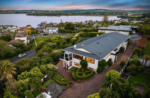 Shelly Park Apartment | Boutique Apartment with Sea Views, Sun, Outdoor Living