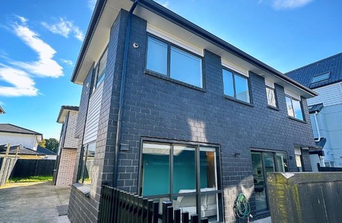 Auckland House | Brand New 3BR v Beach&Train Walk v Courtyard Garage