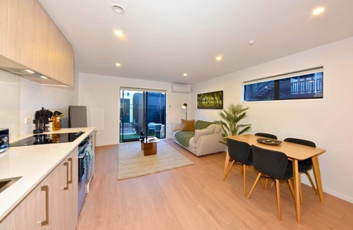 Christchurch City Centre Apartment | Brand New CBD Apartment | Spa Sauna Plunge