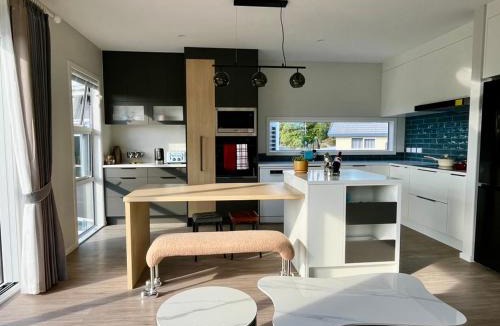Two Mile Bay Apartment | brand new Lakeside cozy deluxe
