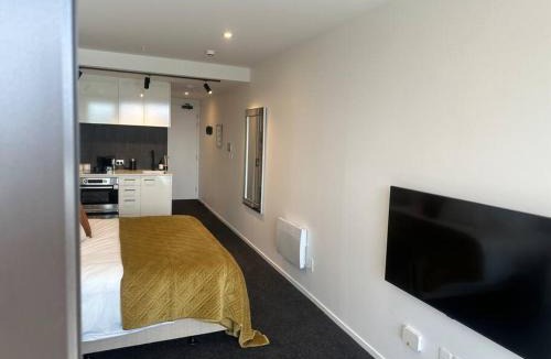 Miramar Apartment | Brand New Lush Studio Apartment close to airport