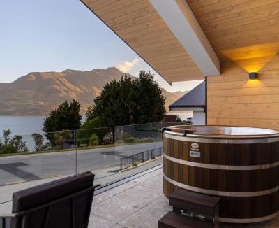 Fernhill House | Brand New Luxury Villa - The Lookout - Hot Tub