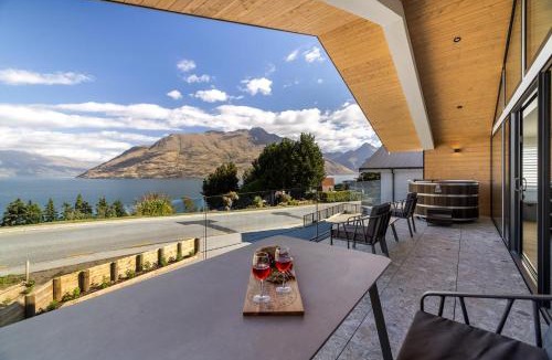 Fernhill House | Brand New Luxury Villa - The Lookout - Hot Tub