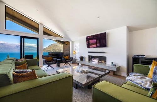 Fernhill House | Brand New Luxury Villa - The Lookout - Hot Tub