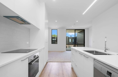 Avondale House | Brand New Modern Cozy Home at Central Location| Family Friendly with Netflix