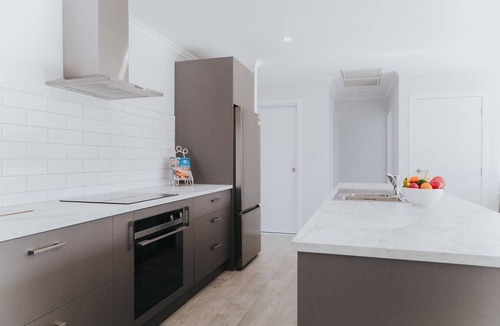 Ngongotaha House | Brand new, near the lake, sleeps 8!