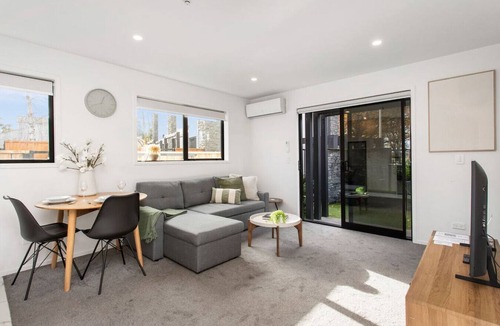 Riccarton Apartment | Brand New Opposite Hagley Park Close CBD Hospital
