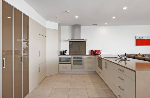 Mount Maunganui Apartment | Breakwater - Views, Pool, Sauna and Gym