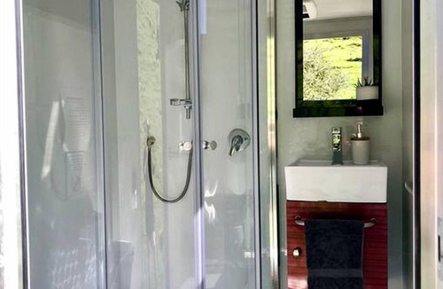 Closeburn Cabin | Breathtaking Dome Accommodation near Queenstown Perfect for Glamping, South Island