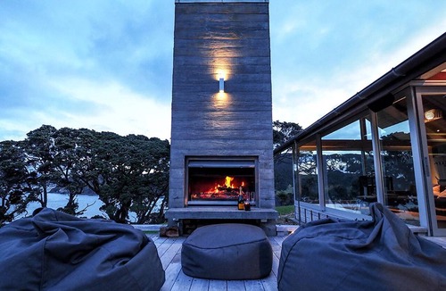 Taiharuru Cottage | Breathtaking Luxury Cottage for a Romantic Coastal Escape near Whangarei, North Island