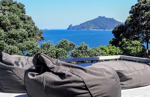 Taiharuru Cottage | Breathtaking Luxury Cottage for a Romantic Coastal Escape near Whangarei, North Island