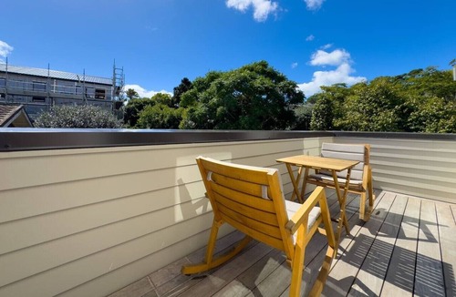 Forrest Hill Villa | Bright & Stylish Townhouse Near City & Albany