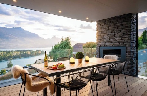 Queenstown Villa | Brookbank Villa – Luxury Lakefront w/BBQ & Views