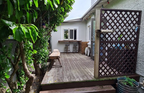 Palmerston North House | Built for Teams: Spacious Multi-Unit Stay with Secure Parking for 5