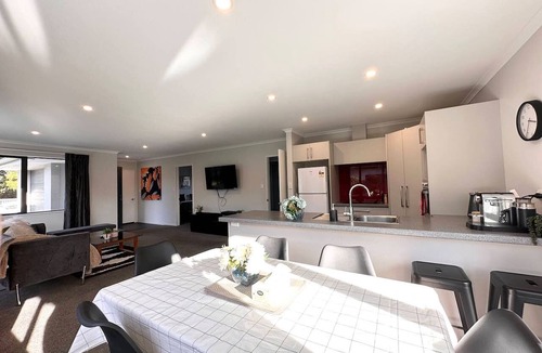 Burnside House | Burnside family home with garden and parking in Christchurch