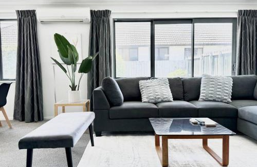 Burnside House | Burnside Four Bedroom Family Home with Garden and Parking