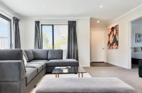 Burnside House | Burnside Four Bedroom Family Home with Garden and Parking