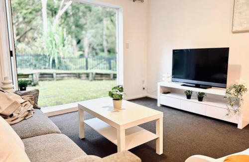 Birkdale Apartment | Bush Heaven Retreat