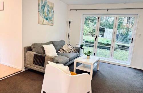 Birkdale Apartment | Bush Heaven Retreat