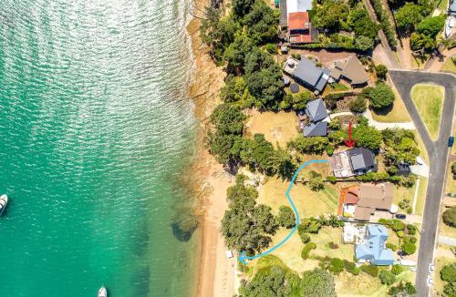 Surfdale House | By the Coast, Picnic Bay, Waiheke Island