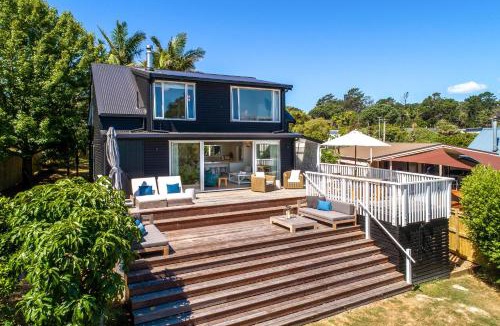 Surfdale House | By the Coast, Picnic Bay, Waiheke Island