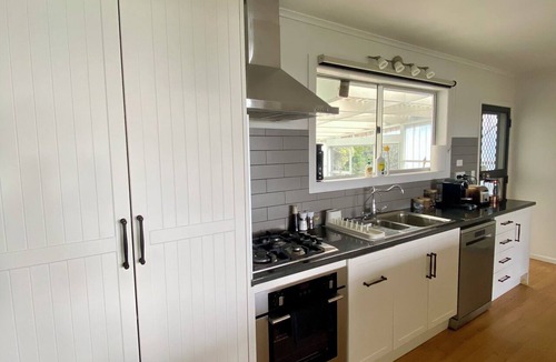 Cable Bay House | Cable Bay Moana View House