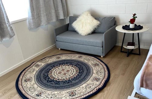 Epsom Hotel | Calm Studio in the Heart of Epsom Self Contained