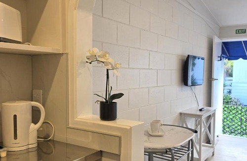 Epsom Hotel | Calm Studio in the Heart of Epsom Self Contained
