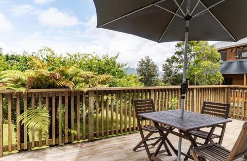 Raglan House | Calypso Cottage, Bright bach, Water view