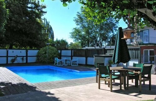 Hastings Hotel | Camberley Court Motel
