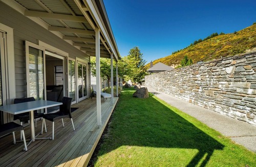 Cardrona Cottage | Cardrona Haven - Resort spa & swimming pool!