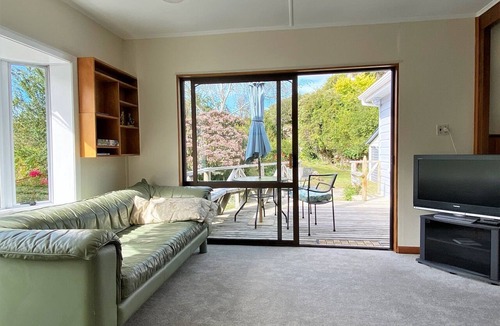 Pohara House | Castaway Cottage