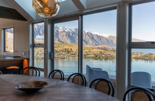 Queenstown Villa | Castle Cliff Lodge with Spa Pool and Sauna and Games Room and more