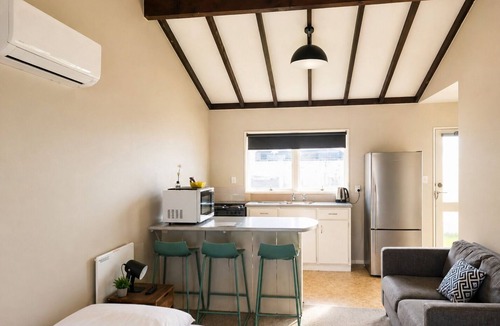 Tahunanui Hotel | Castles Motel and Driftwood Motel
