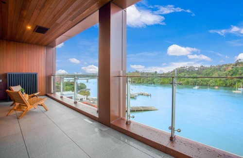 Hobsonville Apartment | Catalina Bay Seascape with Bay Views and Carpark