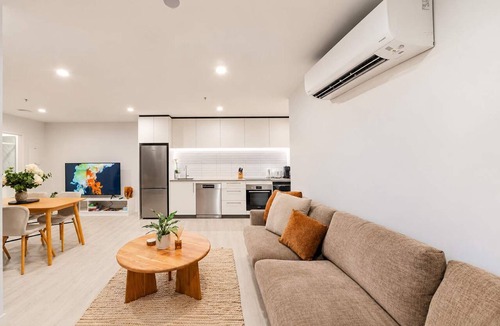 Christchurch City Centre Apartment | CBD City Base | 2BR | Balcony + Full Kitchen