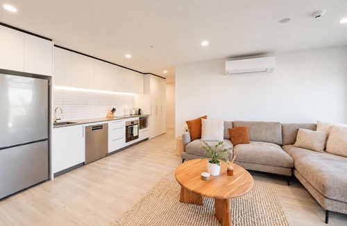 Christchurch City Centre Apartment | CBD City Base | 2BR | Balcony + Full Kitchen