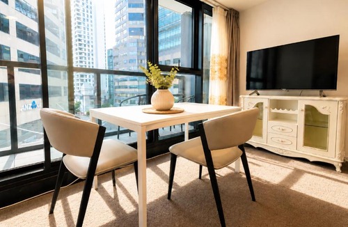 Auckland Central Business District Apartment | CBD Retreat 5-Min Walk to Sky Tower w Free Pool Gym Sauna P021