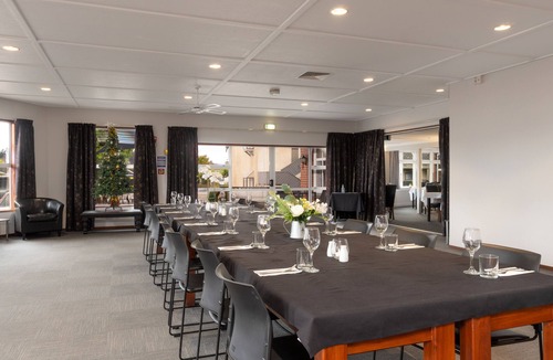 Alexandra Hotel | Centennial Court Hotel
