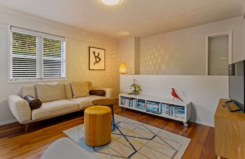 Kingsland Apartment | Central 4BR Nook with Backyard by Western Springs