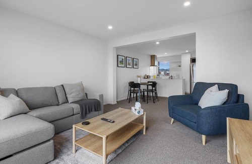 Christchurch City Centre Apartment | Central 2BR Apartment with City Views & Secure Parking